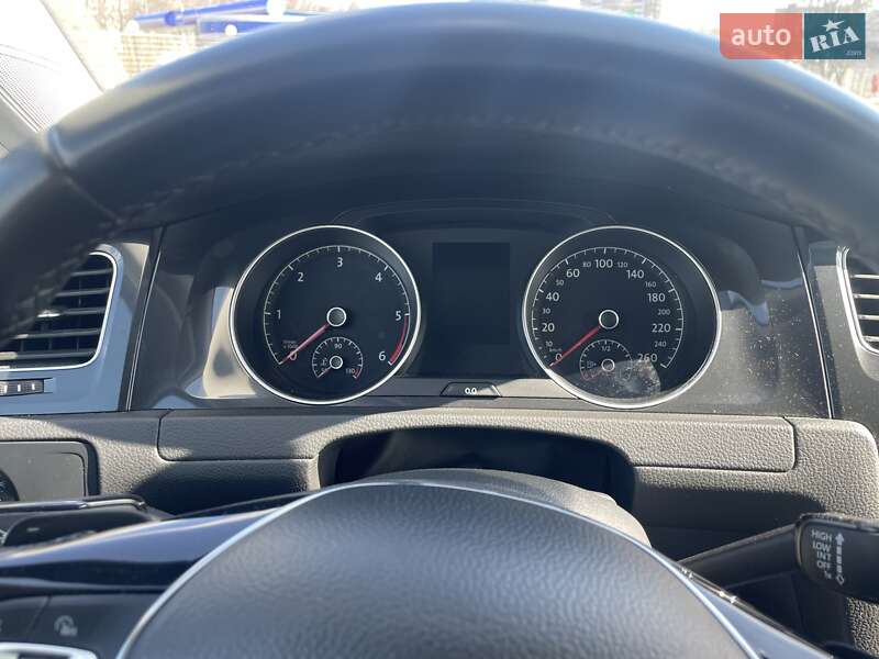 Универсал Volkswagen Golf 2018 в Киеве