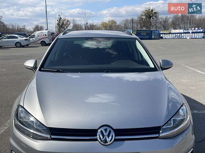 Универсал Volkswagen Golf 2018 в Киеве