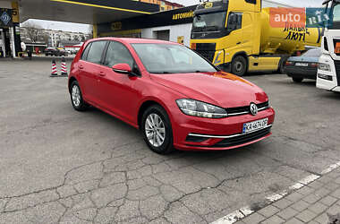 Хэтчбек Volkswagen Golf 2017 в 