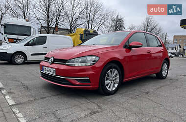 Хэтчбек Volkswagen Golf 2017 в 
