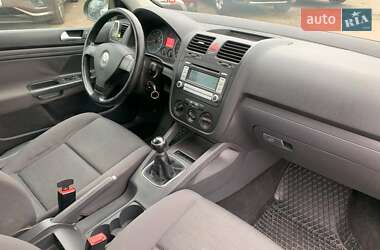 Хэтчбек Volkswagen Golf 2006 в 