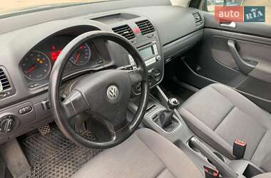 Хэтчбек Volkswagen Golf 2006 в 