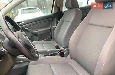 Хэтчбек Volkswagen Golf 2006 в 