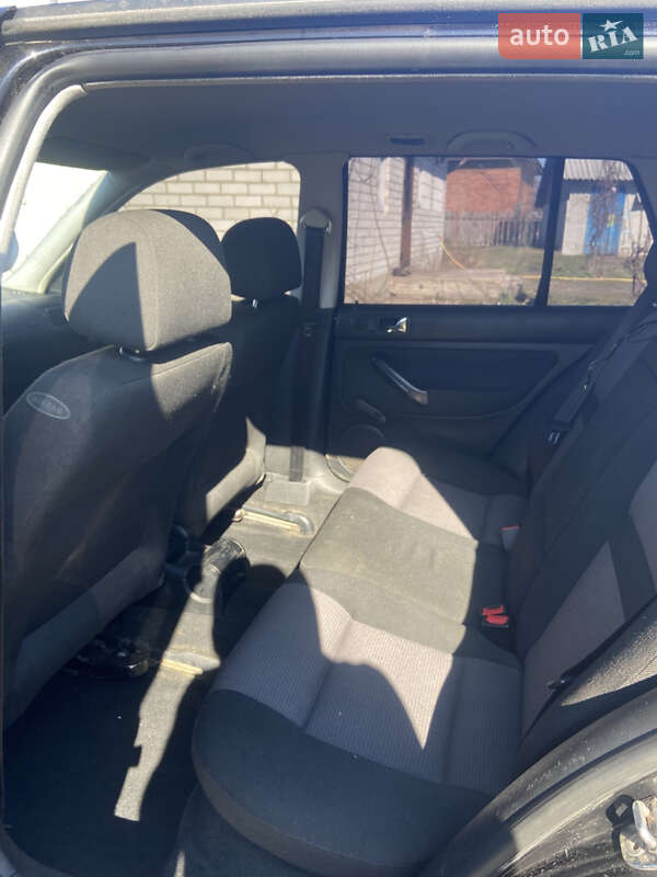 Хэтчбек Volkswagen Golf 2000 в Ровно