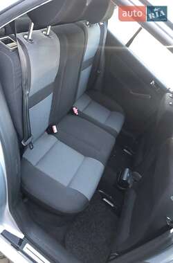 Хэтчбек Volkswagen Golf 2002 в 