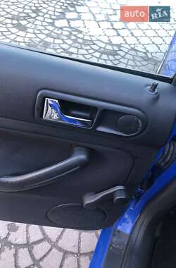 Хэтчбек Volkswagen Golf 1999 в 