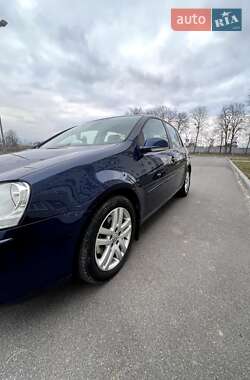 Хэтчбек Volkswagen Golf 2006 в 