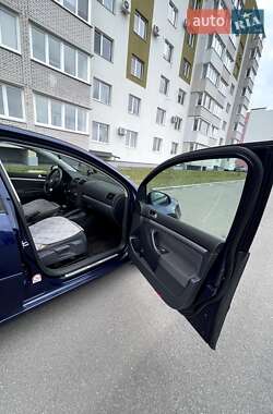 Хэтчбек Volkswagen Golf 2006 в 