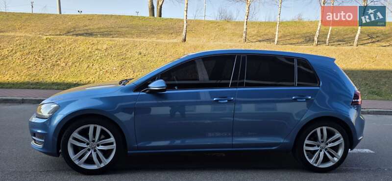 Хэтчбек Volkswagen Golf 2013 в Киеве