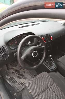 Хетчбек Volkswagen Golf 1999 в 