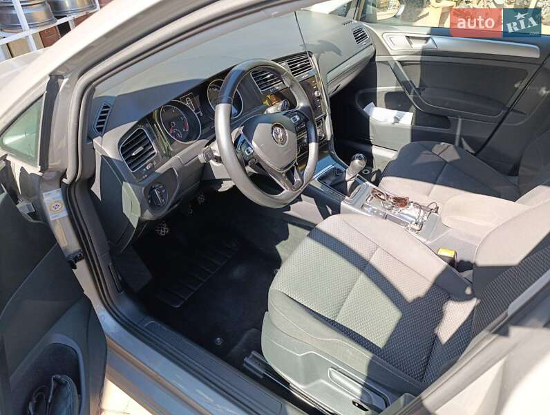 Універсал Volkswagen Golf 2018 в Пустомитах