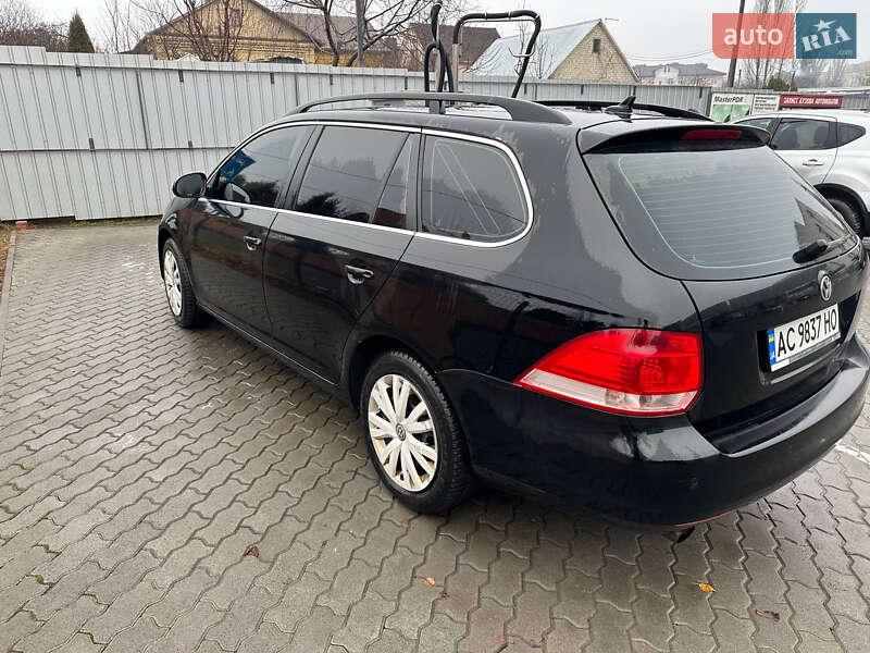 Універсал Volkswagen Golf 2010 в Луцьку