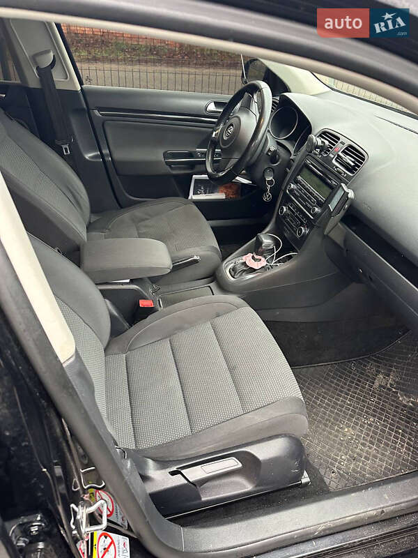 Універсал Volkswagen Golf 2010 в Луцьку
