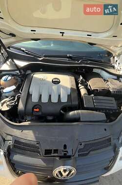 Хэтчбек Volkswagen Golf 2008 в Ужгороде