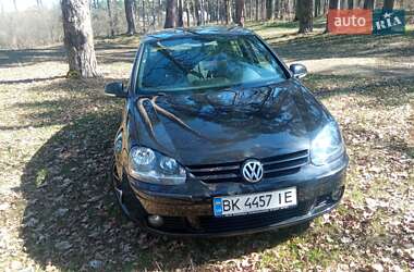 Хетчбек Volkswagen Golf 2006 в Цумані