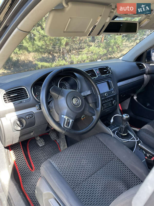Универсал Volkswagen Golf 2011 в Костополе