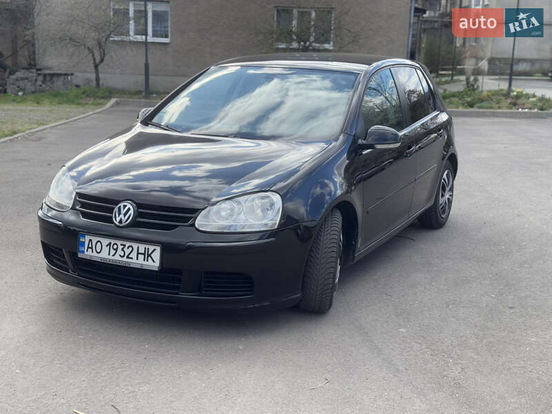Хетчбек Volkswagen Golf 2005 в 