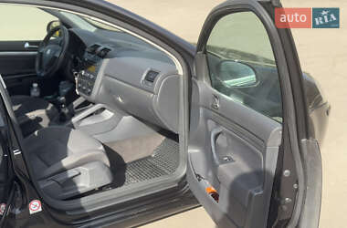 Хетчбек Volkswagen Golf 2005 в 