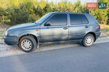 Хэтчбек Volkswagen Golf 1995 в 