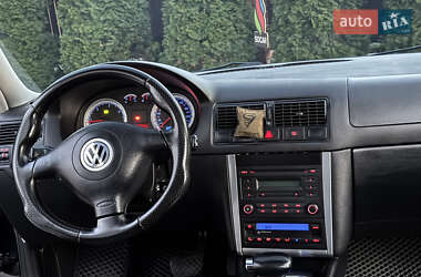 Хэтчбек Volkswagen Golf 2002 в 