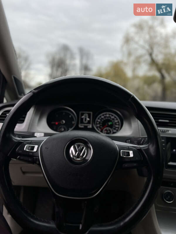 Универсал Volkswagen Golf 2015 в Дрогобыче
