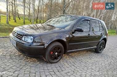 Хетчбек Volkswagen Golf 2001 в 