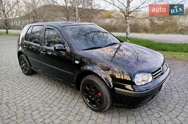 Хетчбек Volkswagen Golf 2001 в 