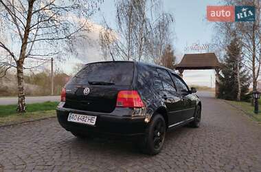 Хетчбек Volkswagen Golf 2001 в 