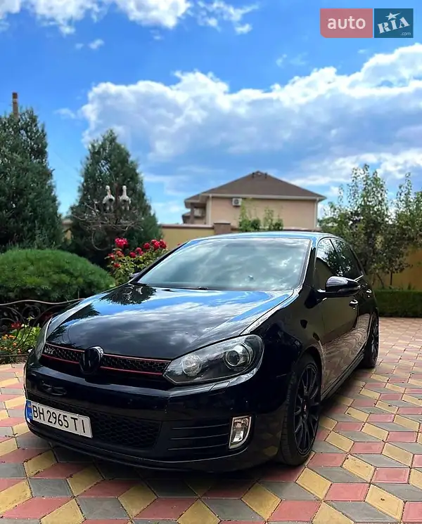 Хетчбек Volkswagen Golf 2013 в 
