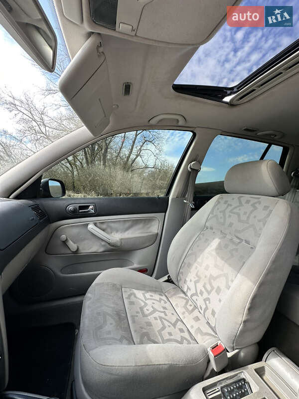 Хетчбек Volkswagen Golf 2000 в Тернополі