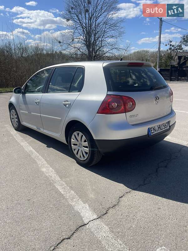 Хетчбек Volkswagen Golf 2006 в Рівному