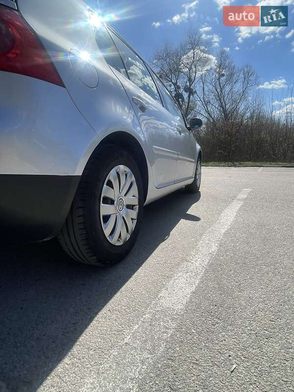 Хетчбек Volkswagen Golf 2006 в Рівному