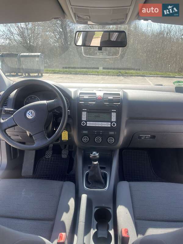 Хетчбек Volkswagen Golf 2006 в Рівному