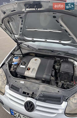 Хэтчбек Volkswagen Golf 2004 в 