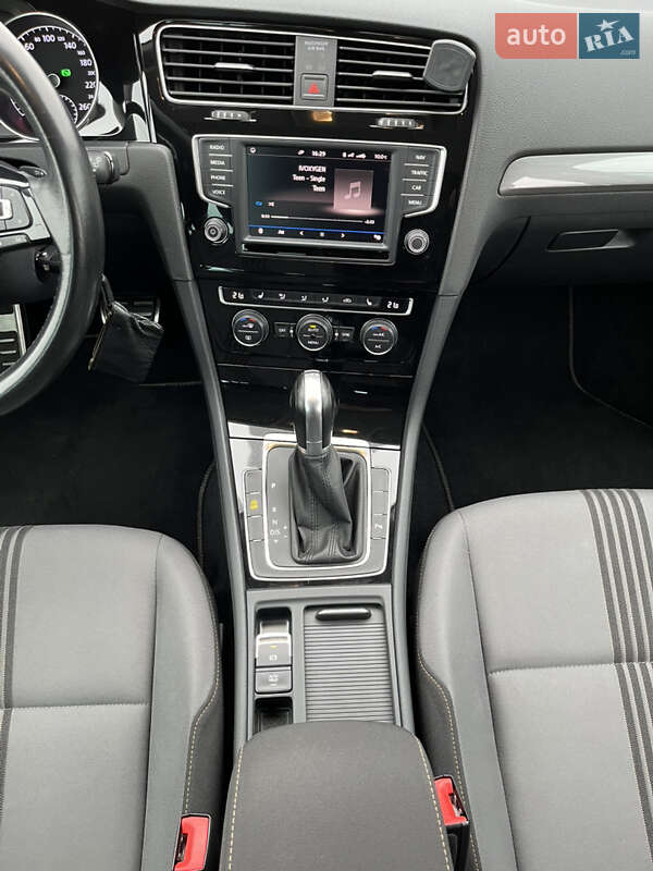 Универсал Volkswagen Golf 2017 в Житомире