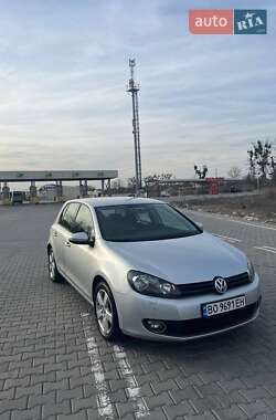 Хэтчбек Volkswagen Golf 2010 в 