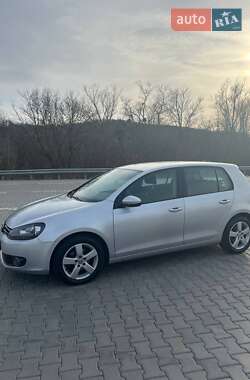 Хэтчбек Volkswagen Golf 2010 в 