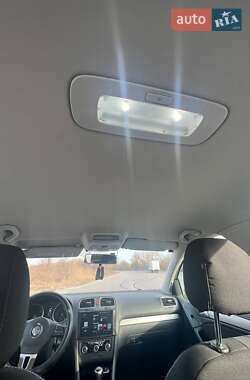 Хэтчбек Volkswagen Golf 2010 в 
