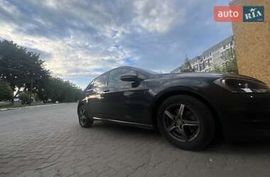 Хэтчбек Volkswagen Golf 2013 в 