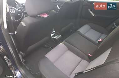Хетчбек Volkswagen Golf 2003 в 