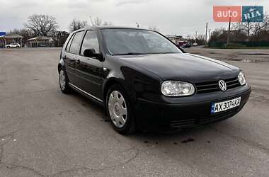 Хэтчбек Volkswagen Golf 2001 в 