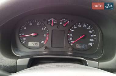 Хэтчбек Volkswagen Golf 2001 в 