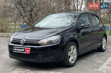 Хэтчбек Volkswagen Golf 2010 в 