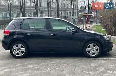 Хэтчбек Volkswagen Golf 2010 в 