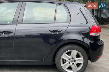 Хэтчбек Volkswagen Golf 2010 в 