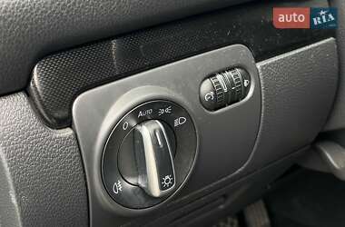 Хэтчбек Volkswagen Golf 2010 в 