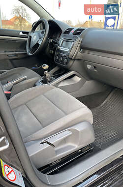 Хэтчбек Volkswagen Golf 2006 в 