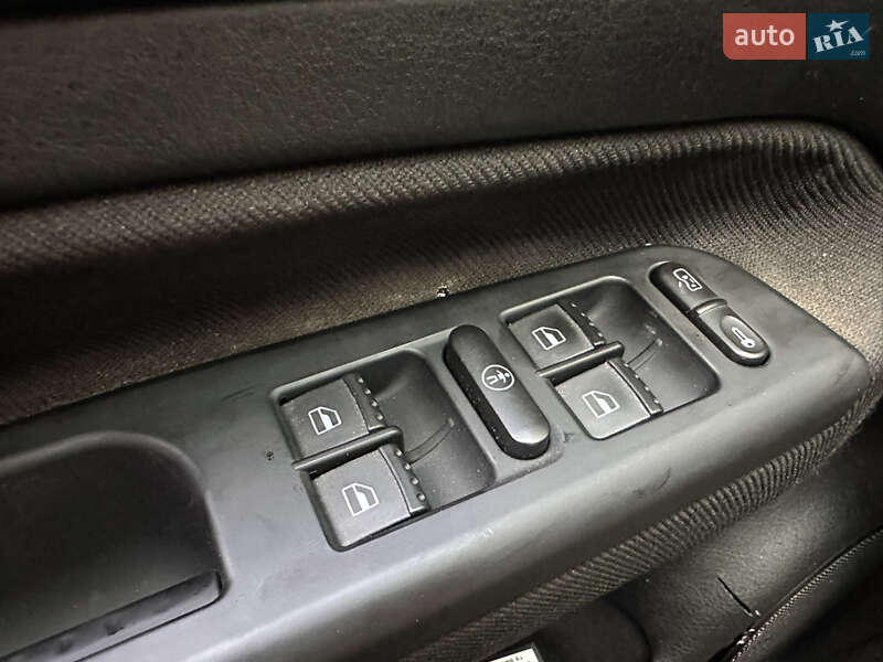 Хэтчбек Volkswagen Golf 2000 в Ужгороде