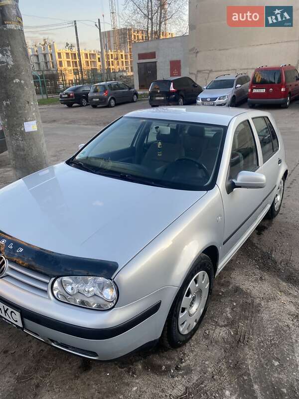 Хетчбек Volkswagen Golf 1999 в Черкасах