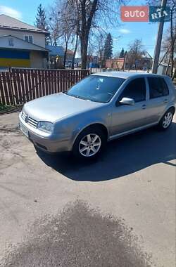Хетчбек Volkswagen Golf 2003 в 